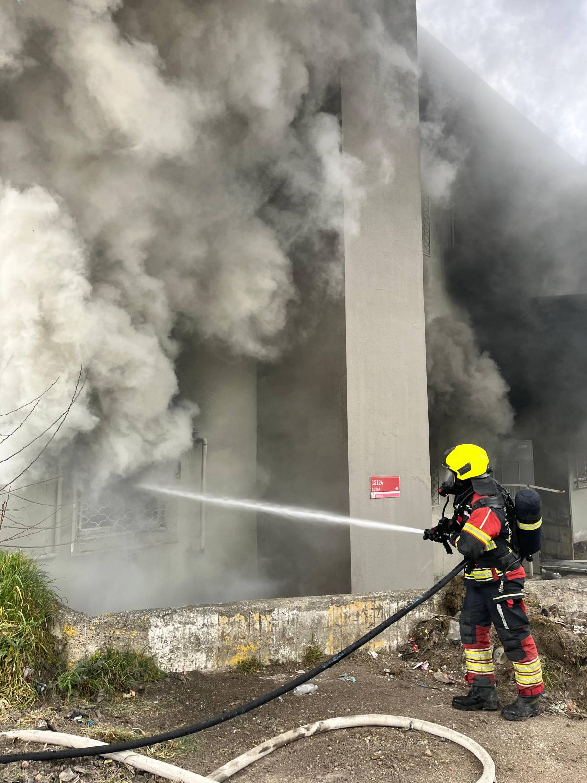 Altıeylül’de iş yeri yangını