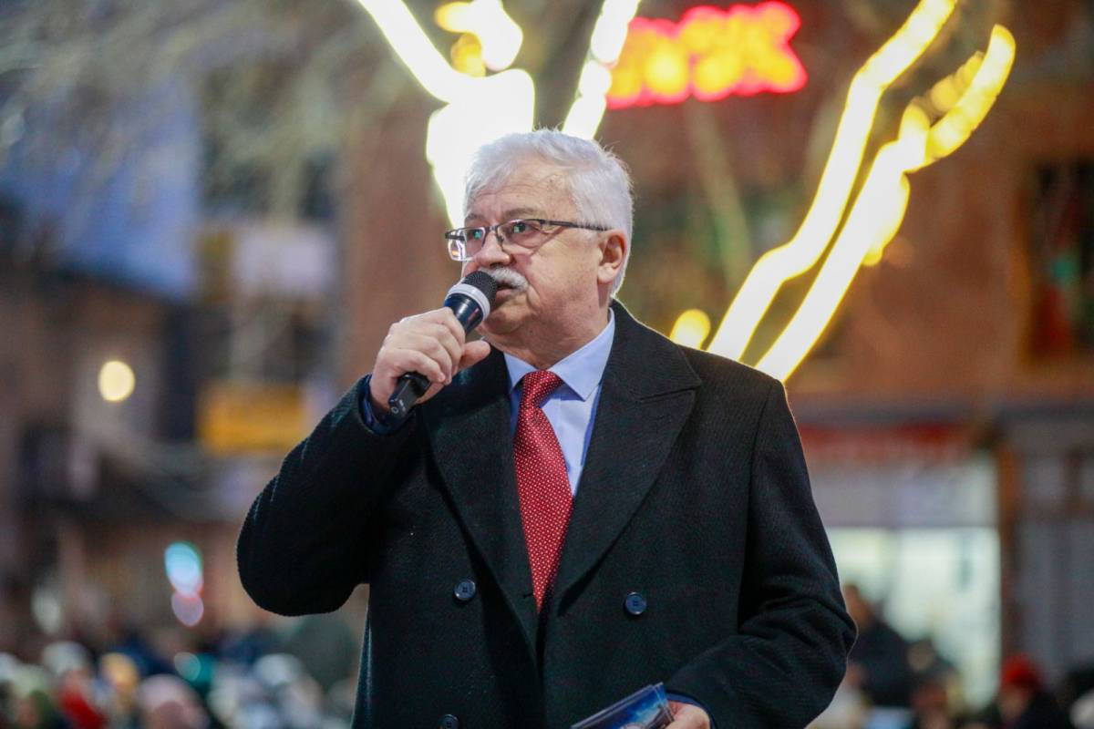 Kadir Gecesi İftarında Burhaniyeliler Cumhuriyet Meydanı'nda buluştu