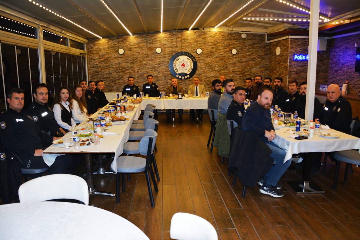 Edremit Kaymakamı Odabaş, Emniyet mensuplarıyla iftar sofrasında buluştu