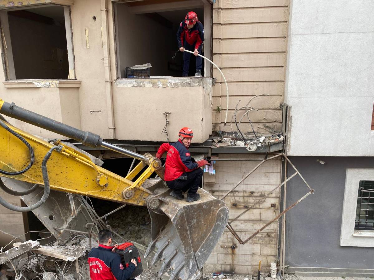 Otel Basri Yıkımında Can pazarı: Yavru kediler için seferberlik başlatıldı