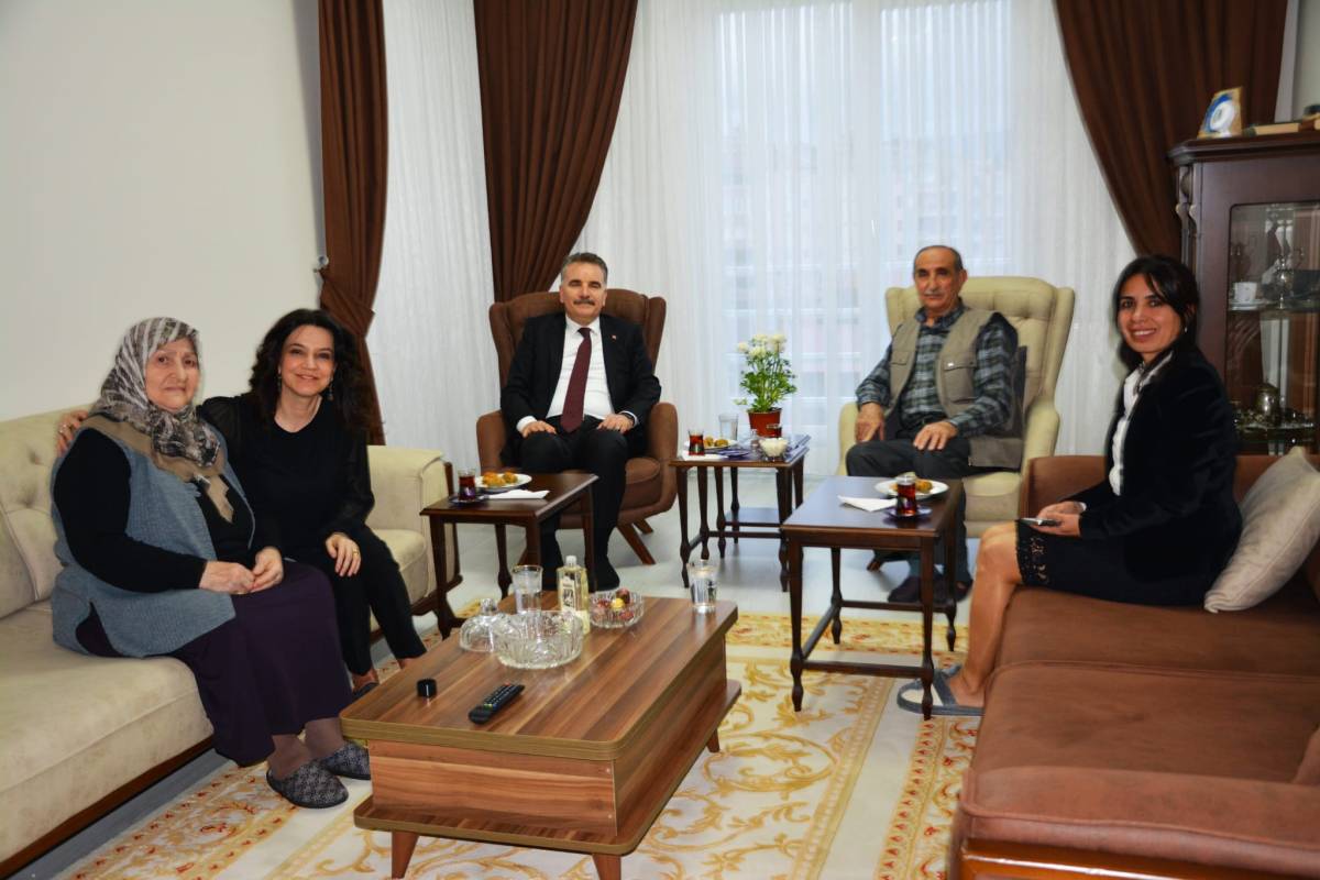 Edremit'te bayramlaşma protokolü buluşturdu