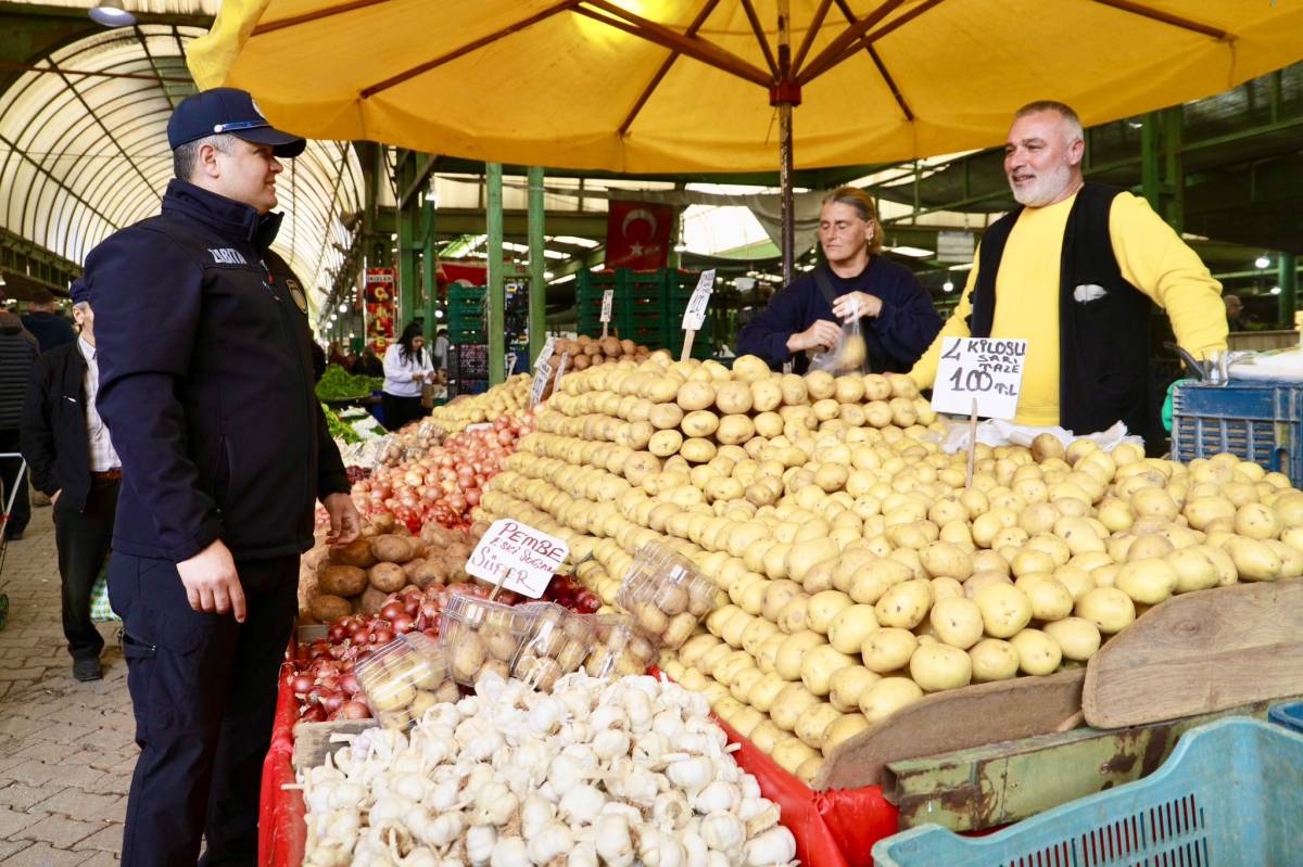 Burhaniye Belediyesi zabıta ekipleri denetimlerini titizlikle sürdürüyor