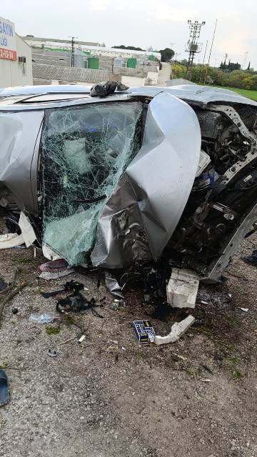 Bandırma’da Otomobil Ağaç Kökünden Söküldü: 1 Yaralı