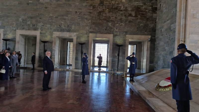 Edremit Belediyesi Ata’nın huzuruna çıktı