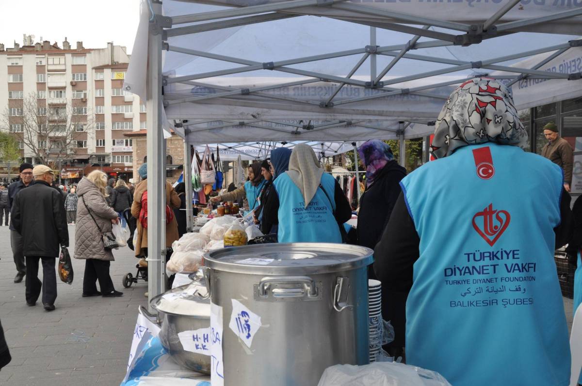 Balıkesir’de Hayır Çarşısına Yoğun İlgi