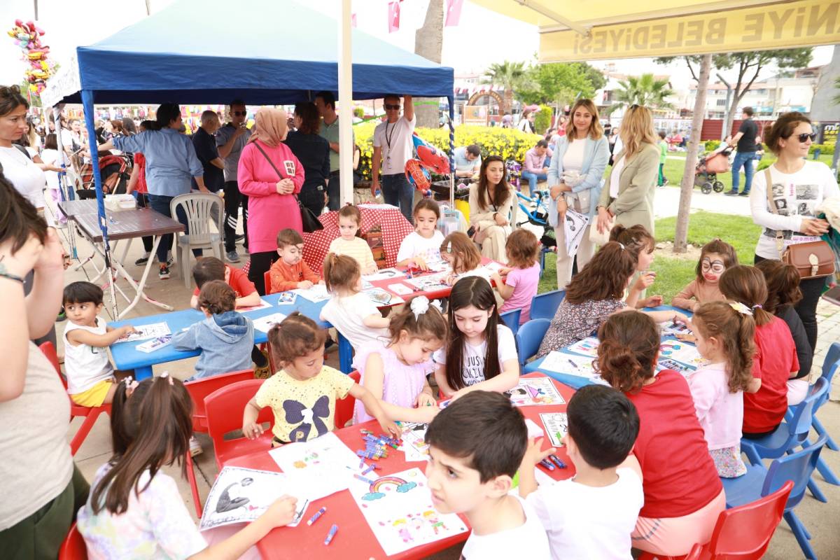 Burhaniye’de 23 Nisan Ruhuna Yakışır Kutlama