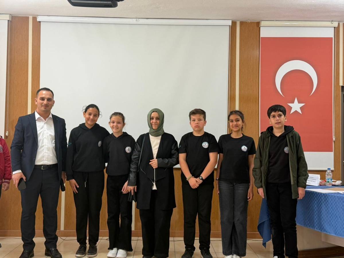 Burhaniye’de öğrenciler arasında bilgi yarışması yapıldı