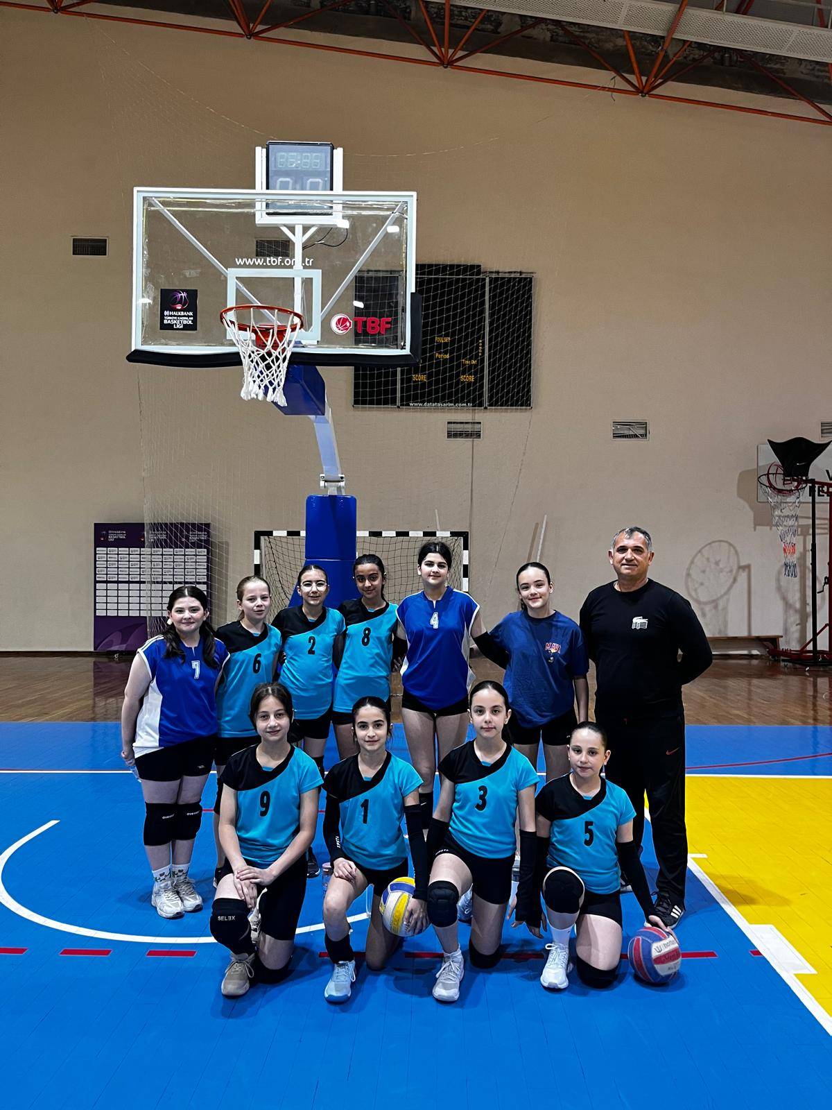 Burhaniye’de Geleneksel Çocuk Sporcular Şenliği başladı