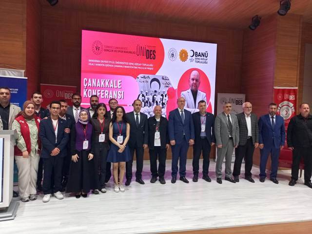 Bandırma’da Çanakkale Konferansı ve Fotoğraf Sergisi Düzenlendi