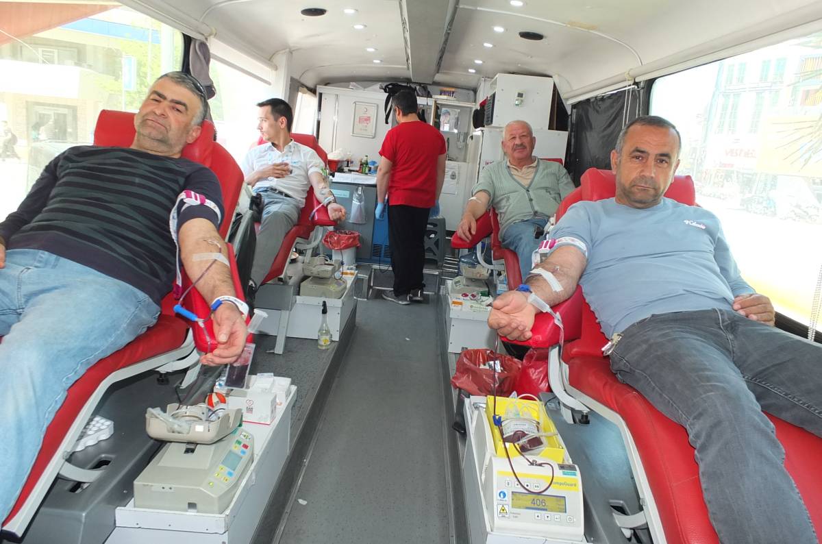 Burhaniyeliler kan bağışını sevdi