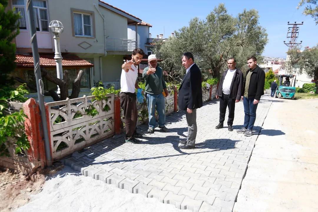 Burhaniye’de doğalgaz çalışmalarında bozulan yollar onarılıyor