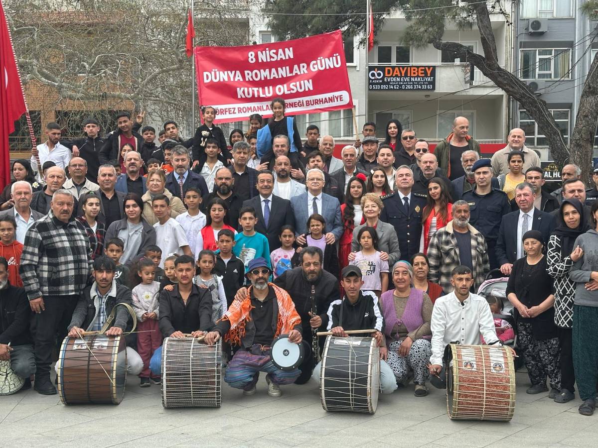 Burhaniye’de Dünya Romanlar Günü’ne coşkulu kutlama