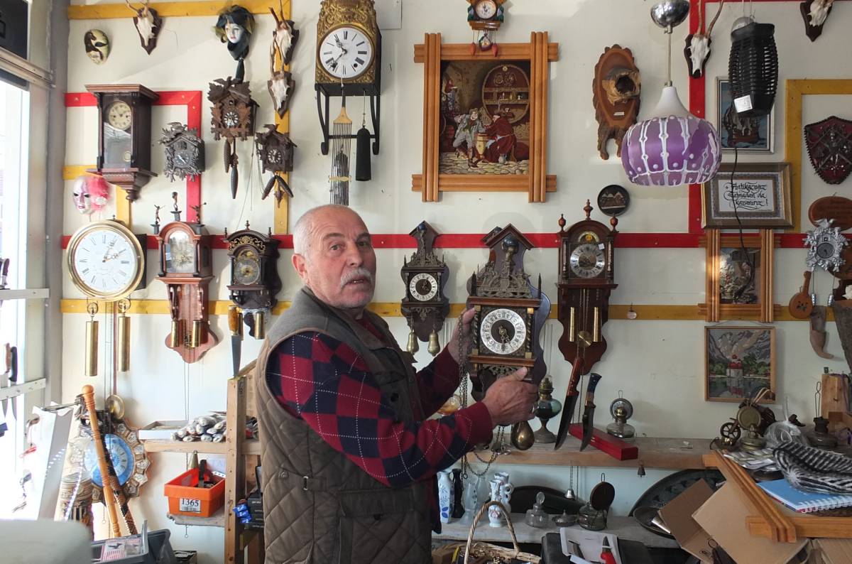 Burhaniye’de makine teknisyenini eski merakı saat Kkoleksiyoneri yaptı