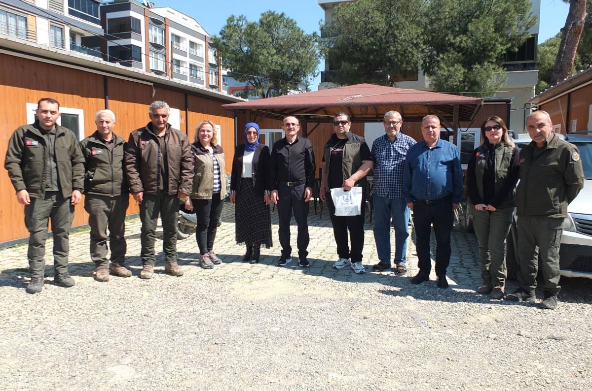 Burhaniye’de sendika üyelerine hediyeli ziyaret