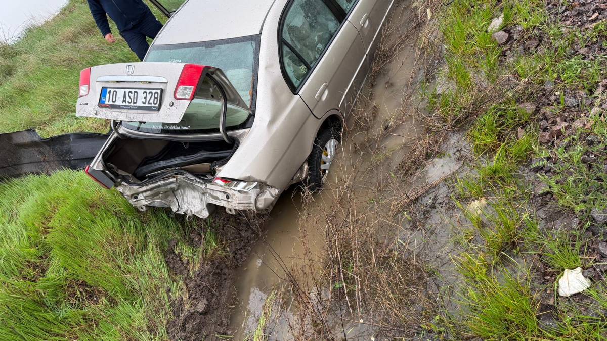 Gönen-Manyas yolunda kaza: 3 yaralı