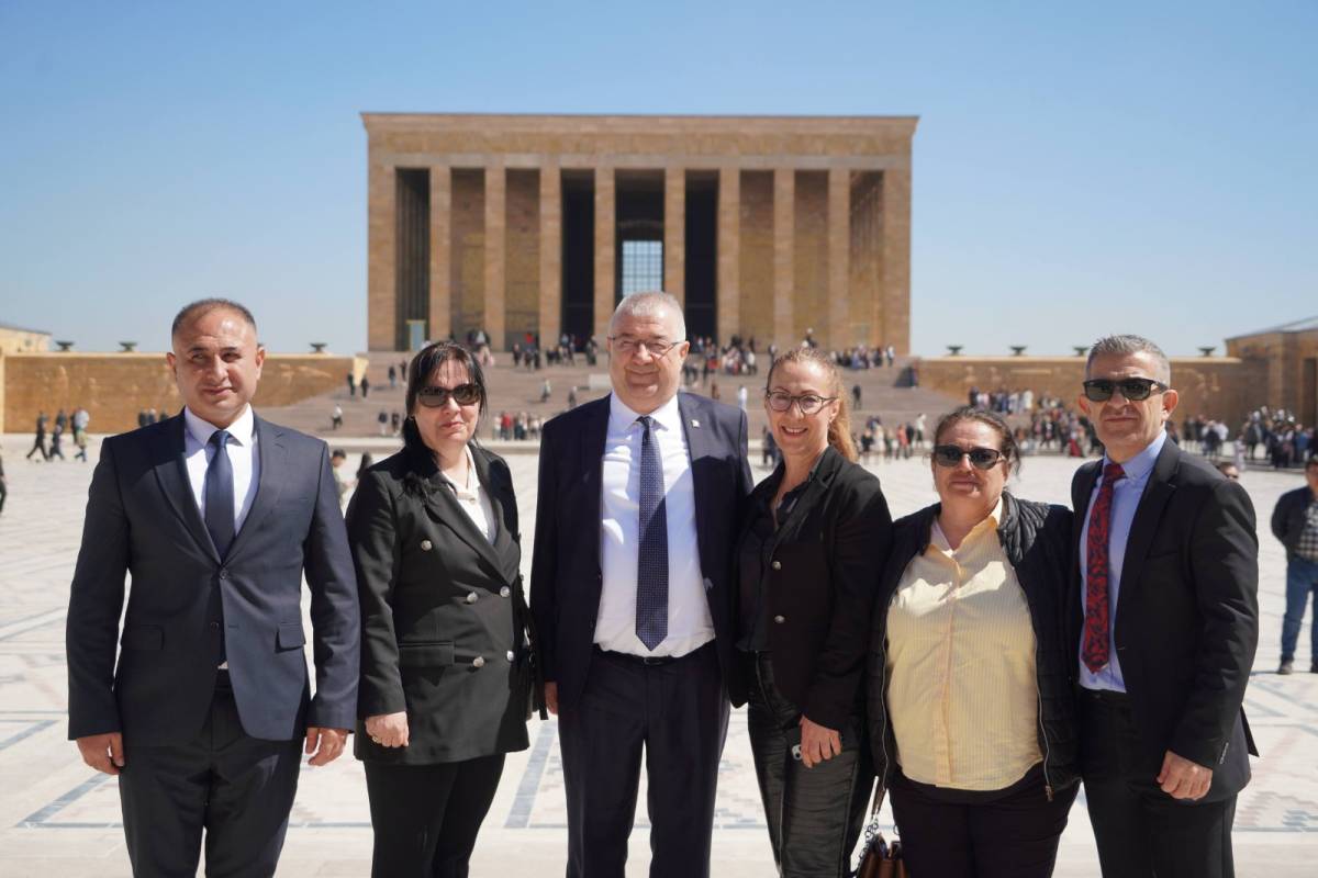 Edremit Belediyesi Ata’nın huzuruna çıktı