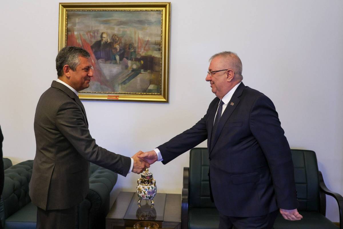 Başkan Ertaş ve Edremit heyeti CHP Lideri Özgür Özel ile buluştu