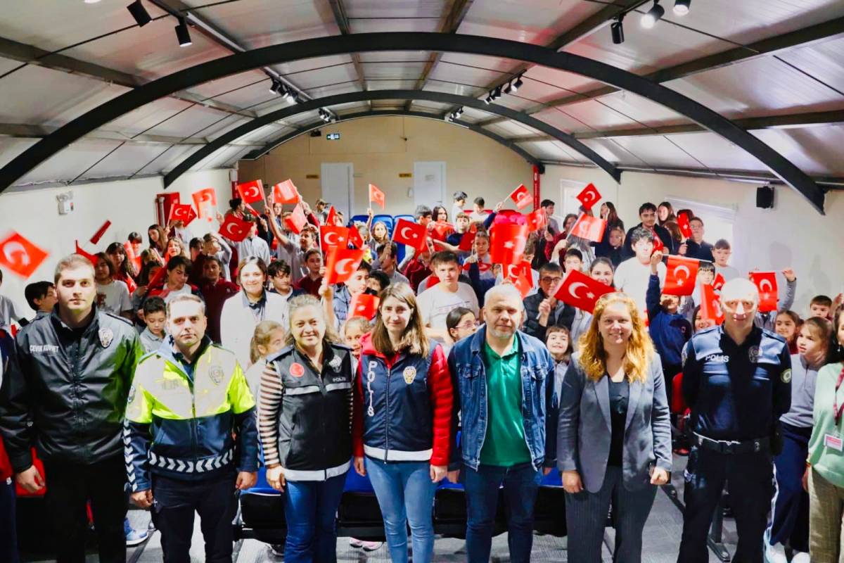 Miniklere Polislik Anlatıldı: Edremit’te 190 Öğrenciye Güvenlik Eğitimi