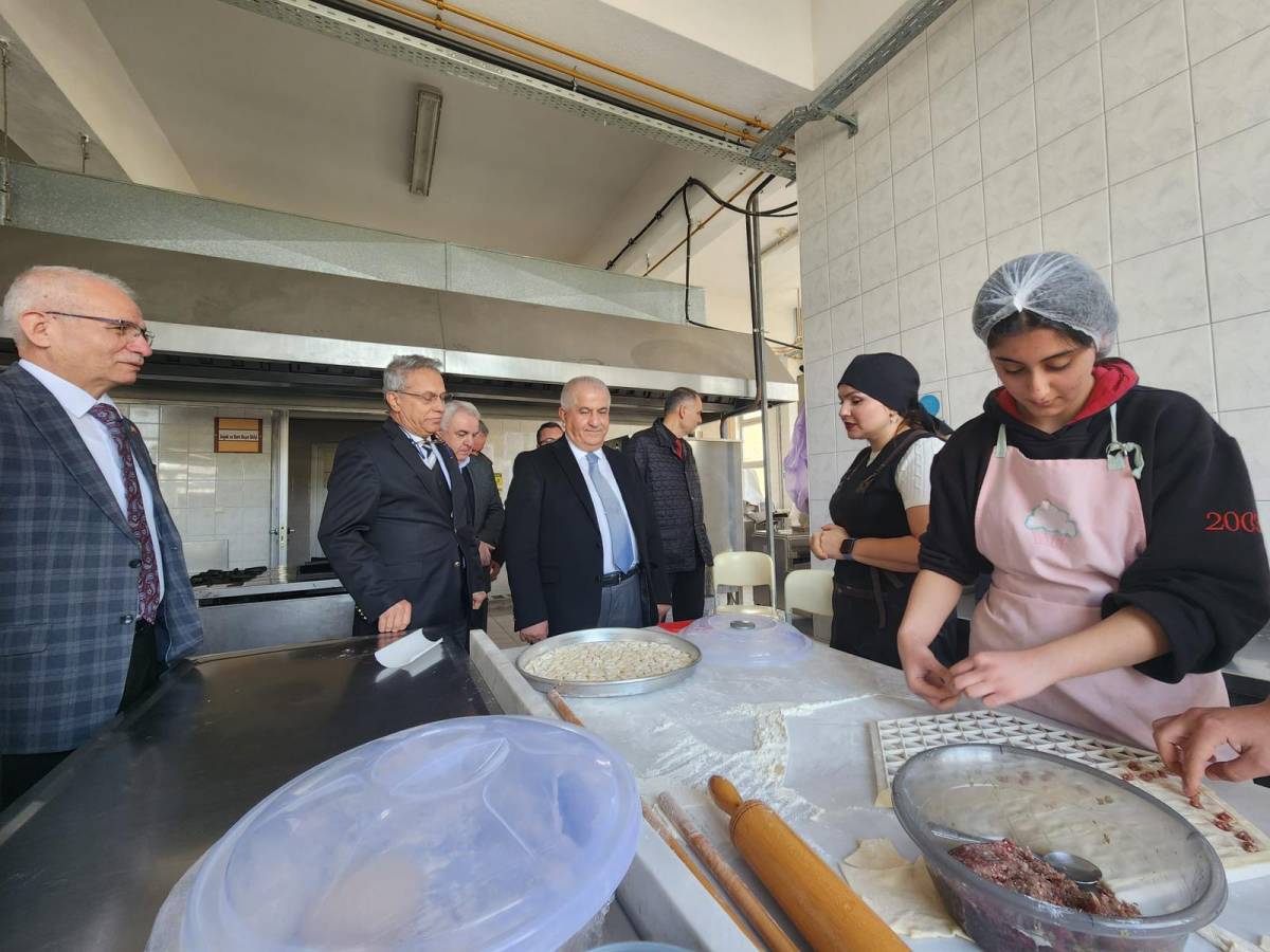 Eğitimin Üreten Yüzü Yerinde İncelendi: Müdür Selehattin Kal'dan Anlamlı Okul Ziyareti