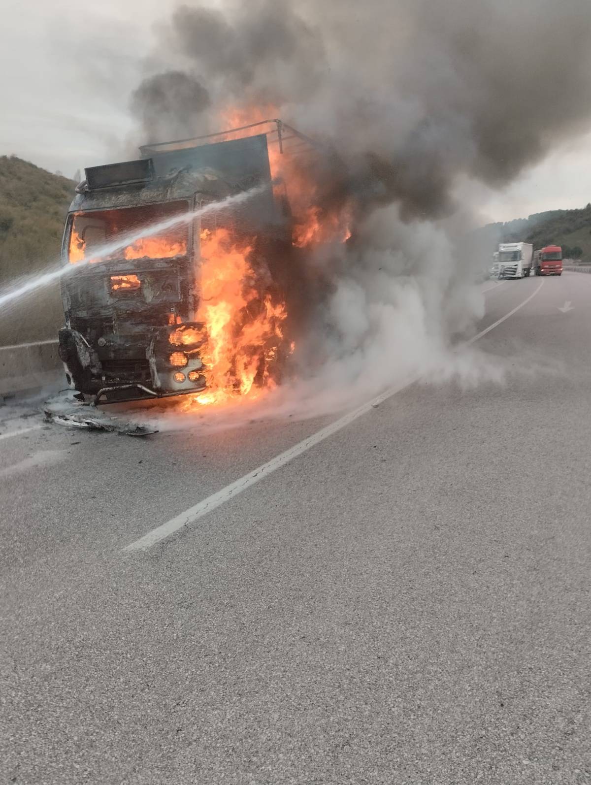 Altıeylül'de tır alev alev yandı