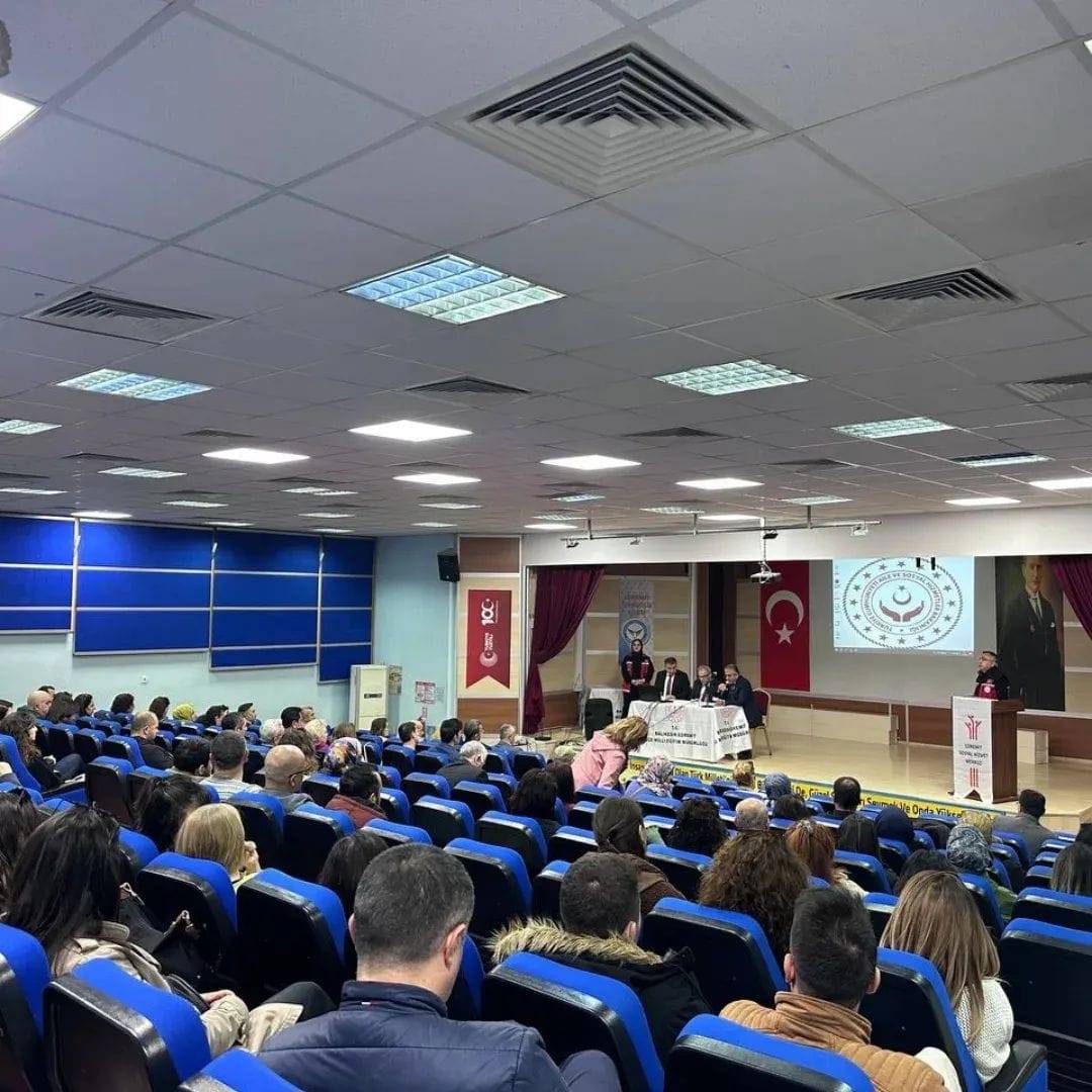 Edremit’te Kadına Yönelik Şiddetle Mücadele Eğitimi Düzenlendi