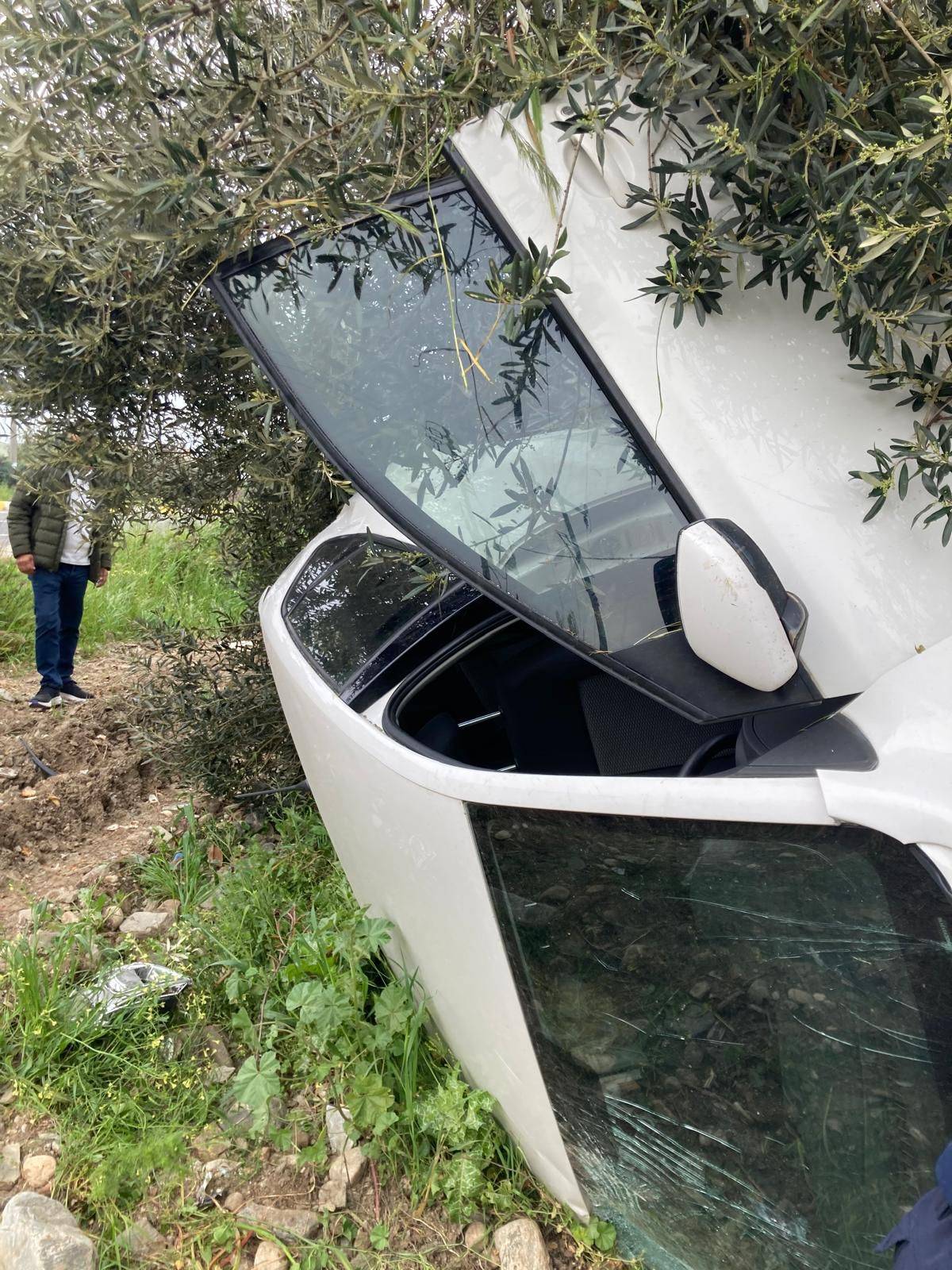 Edremit’te Tek Taraflı Trafik Kazası: 2 Yaralı