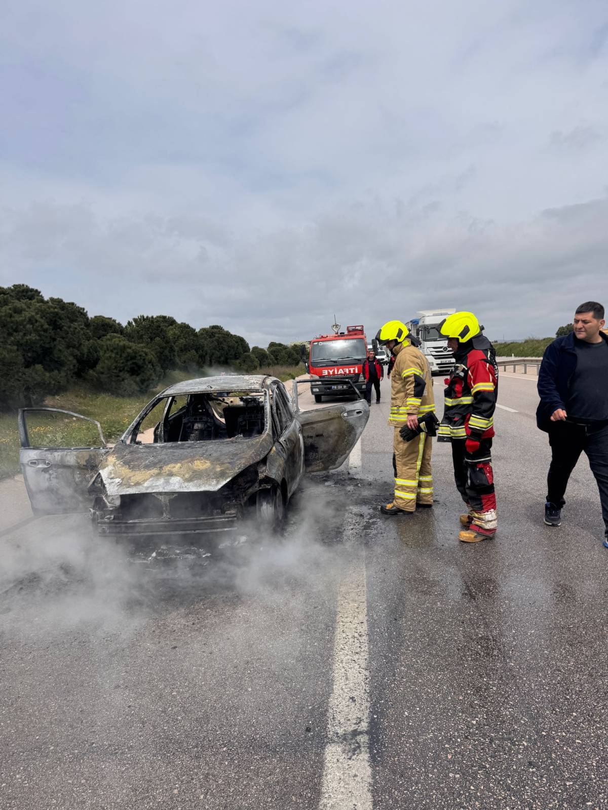 Bandırma’da yangında araç hurdaya döndü
