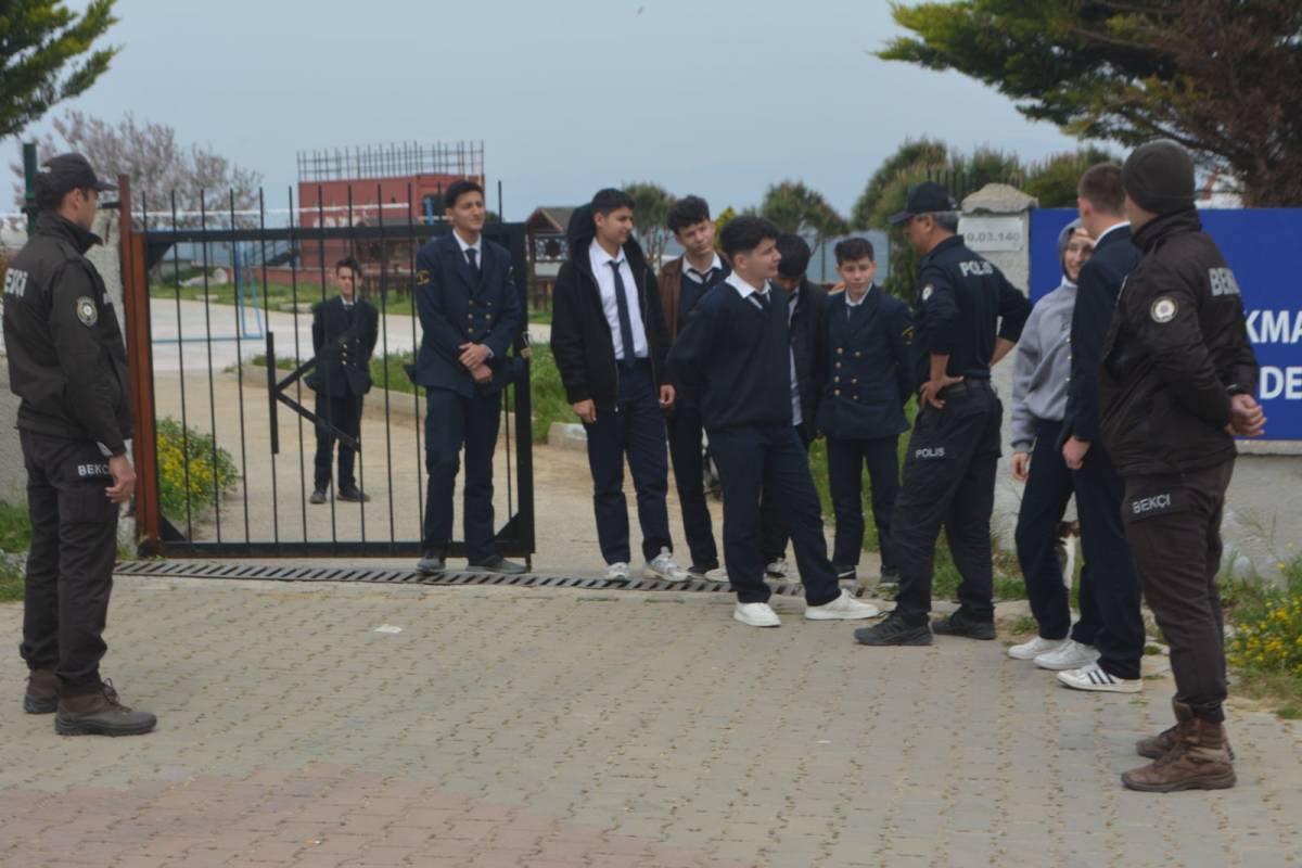 Ayvalık Polisi Okullardaki Güvenlik Önlemlerini Arttırdı