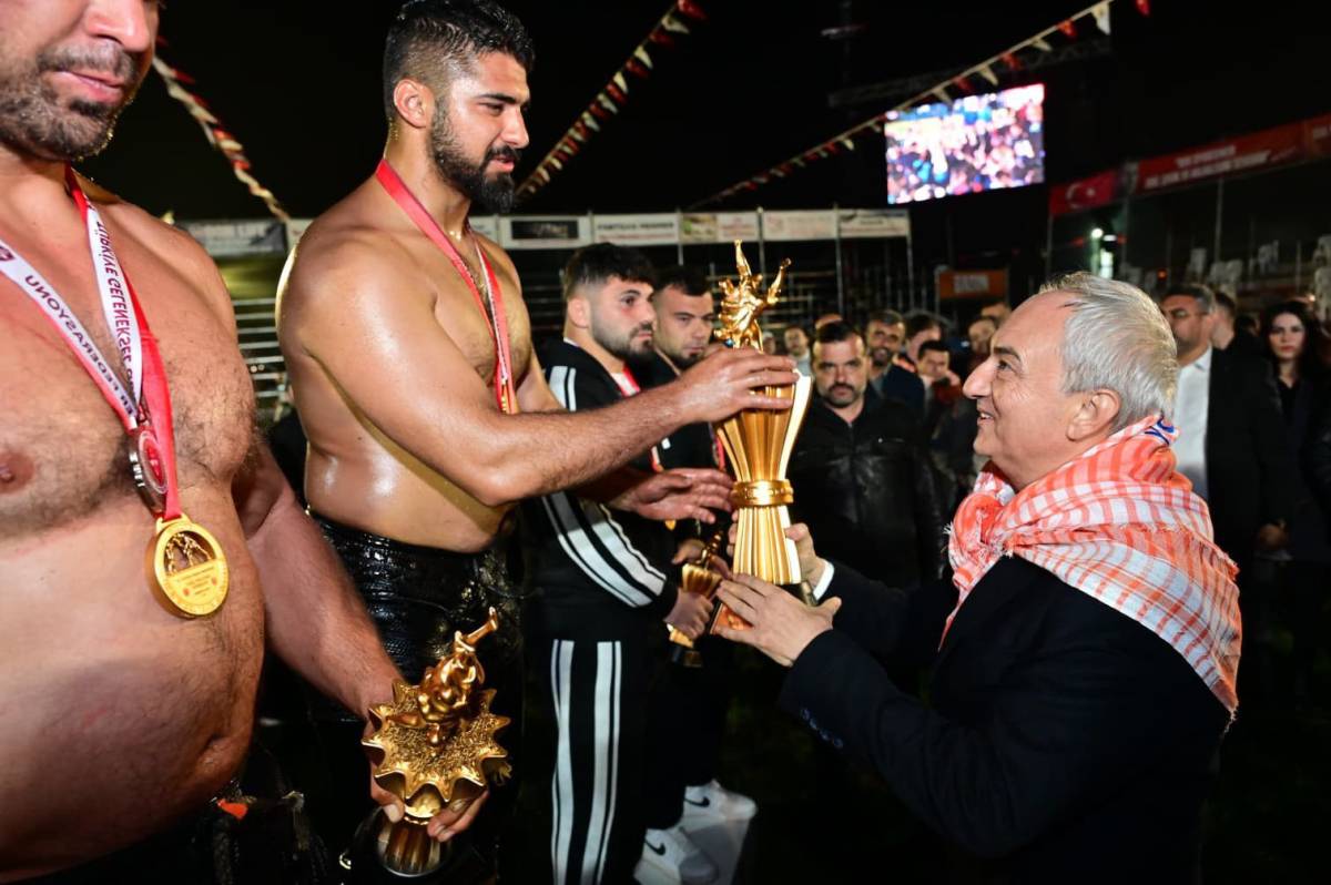 Balıkesir’in Gururu Enes Doğan, Kepez’de tarih yazdı