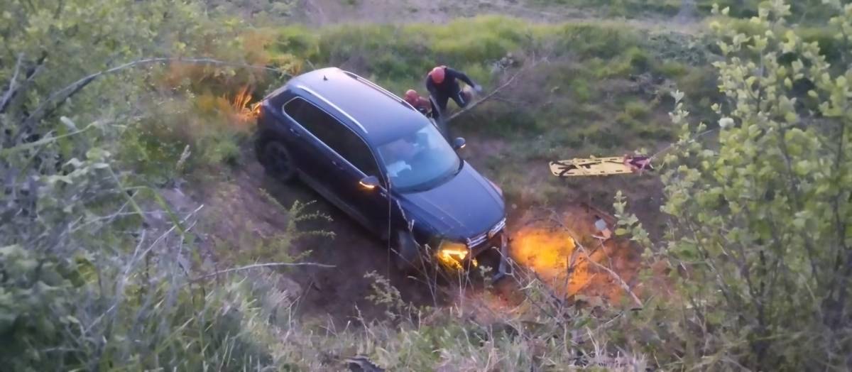 Otomobil Yeşillik Alana Uçtu: Sürücü Yaralandı