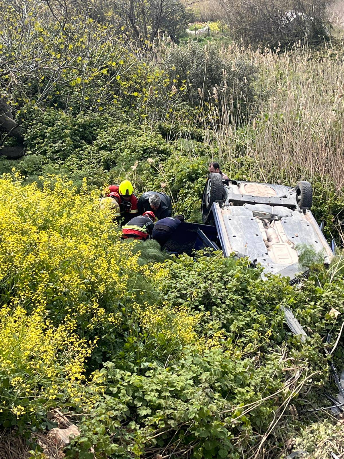Virajı alamayan otomobil şarampole uçtu: 3 yaralı