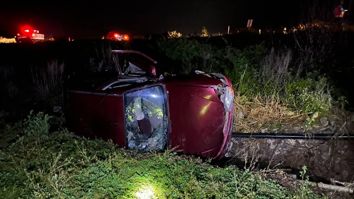 Gönen'de otomobil tarlaya girdi: 1 yaralı