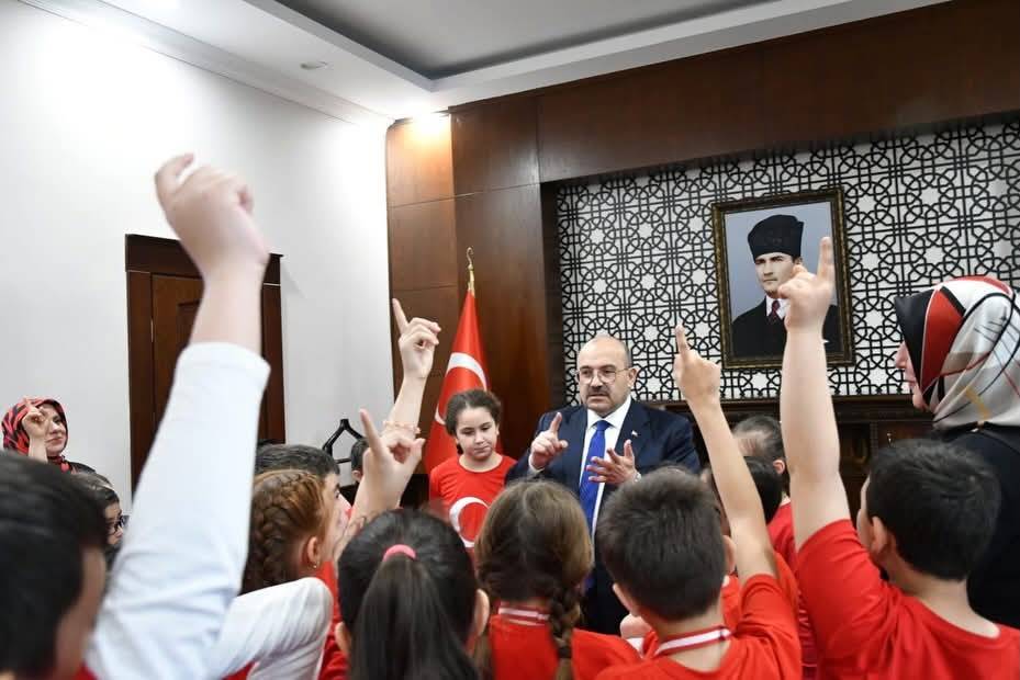 Valilikte 23 Nisan Coşkusu