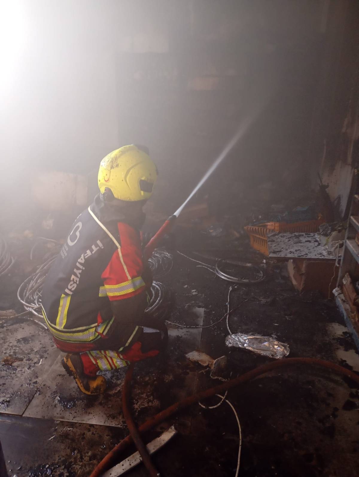 Burhaniye’de İşyeri Yangını