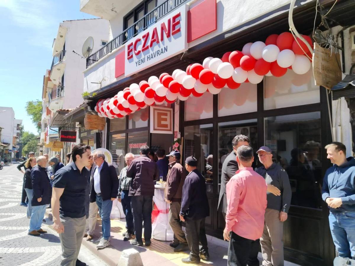 Yeni Havran Eczanesi’nin açılışı dualar ile yapıldı