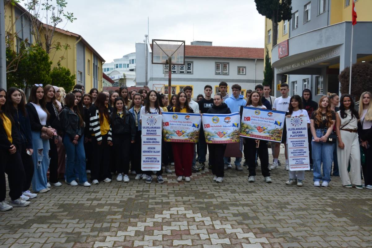 Kardeş Okullar Edremit’te buluştu