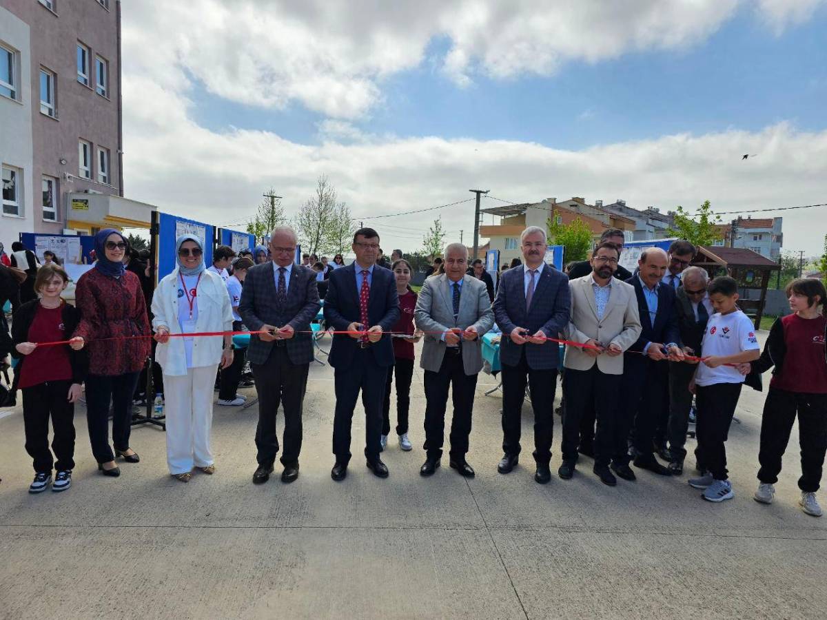 Karesi'de Bilim Rüzgârı: Geleceğin Mucitleri TÜBİTAK 4006 Bilim Fuarı'nda Projeleriyle Göz Doldurdu