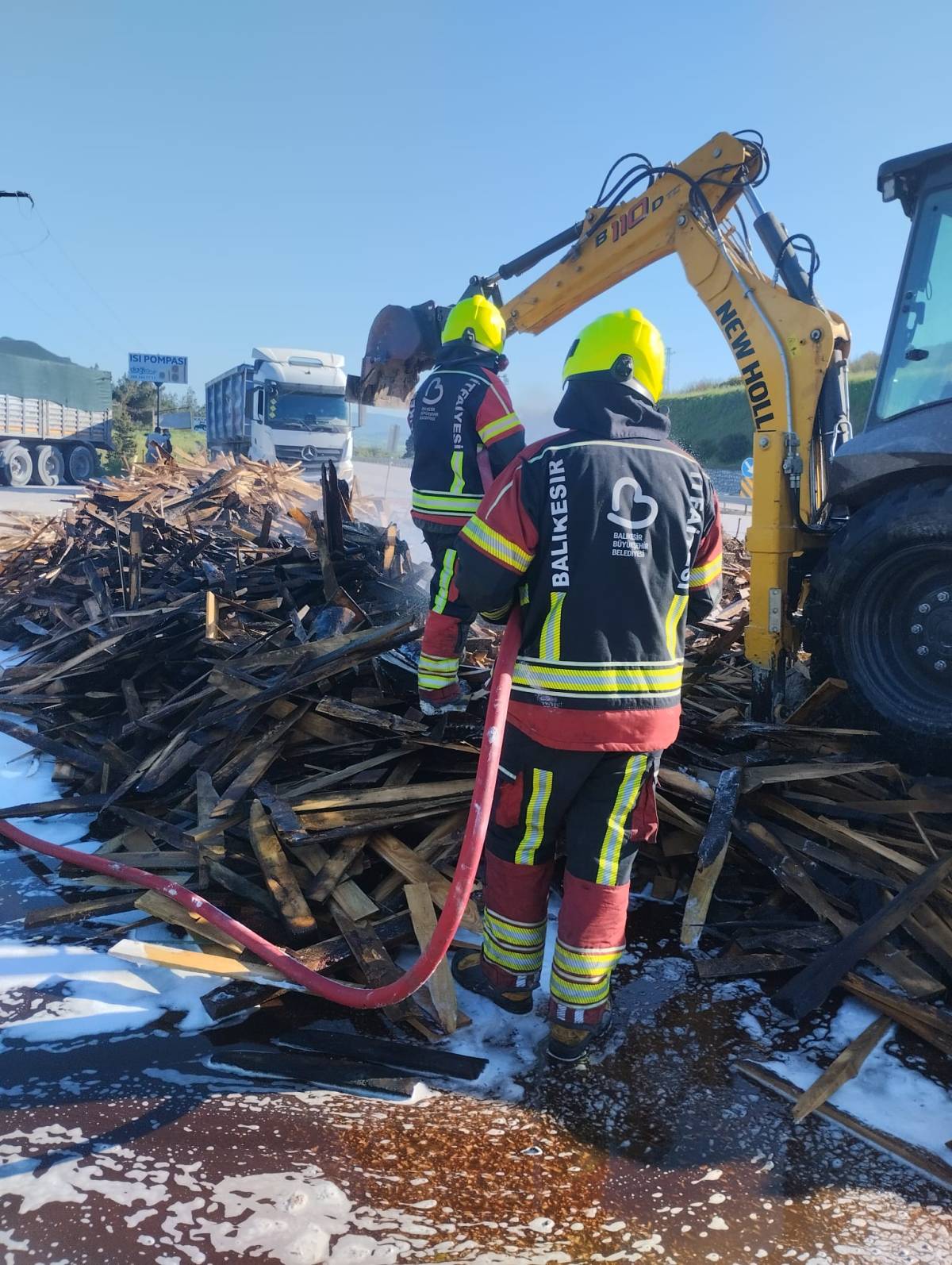 Seyir Halindeki Tır Alev Aldı