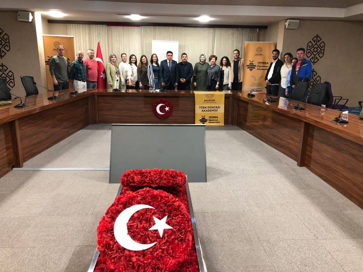 Türk Dünyasının Ortak Hafızası Balıkesir'de Canlandı: Gelenekler, Bayramlar ve Törenler Öğretmen Akademilerinde Ele Alındı