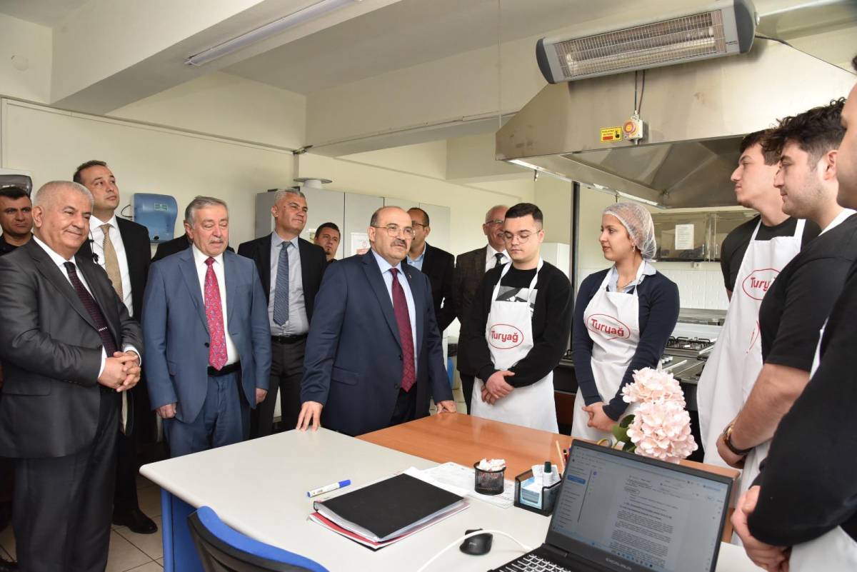 Karesi'de Eğitime Yakın Takip: Vali Ustaoğlu'ndan Mesleki Eğitime Ziyaret