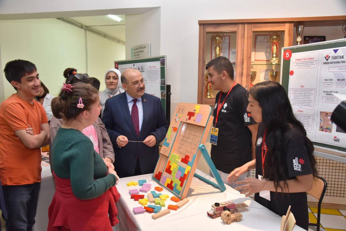 Karesi'de Özel Eğitimde Bilim Coşkusu: TÜBİTAK 4006 Bilim Fuarında Engelsiz Başarı