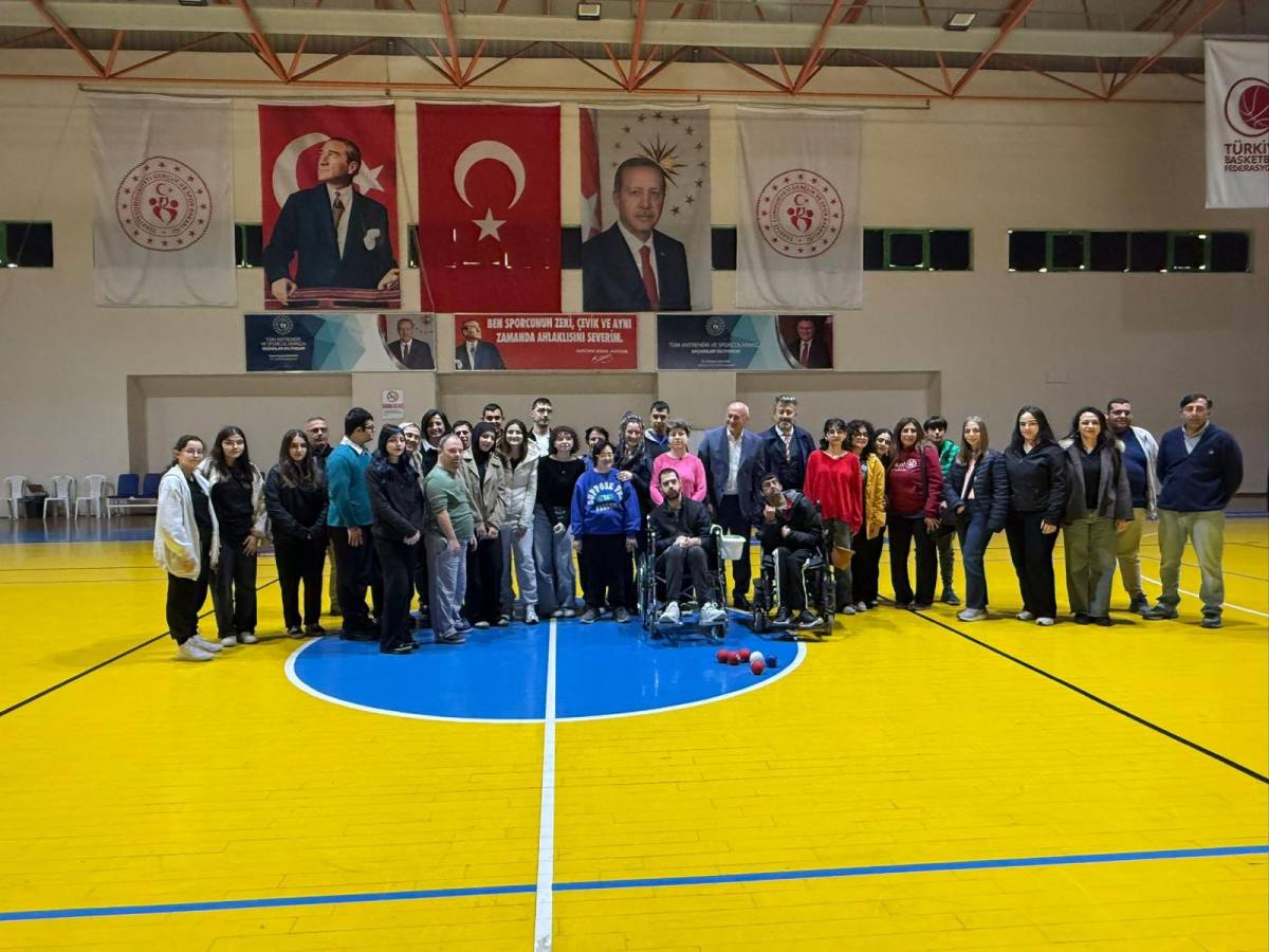 Burhaniye’de Gençler Doğa ve Tarihle Buluştu