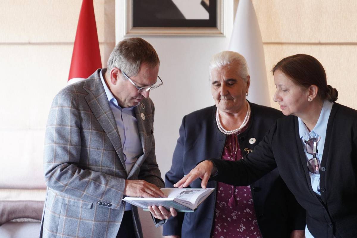 Srebrenitsa Anneleri Ayvalık’ta: “Acımızı unutmadık, unutturmayacağız”