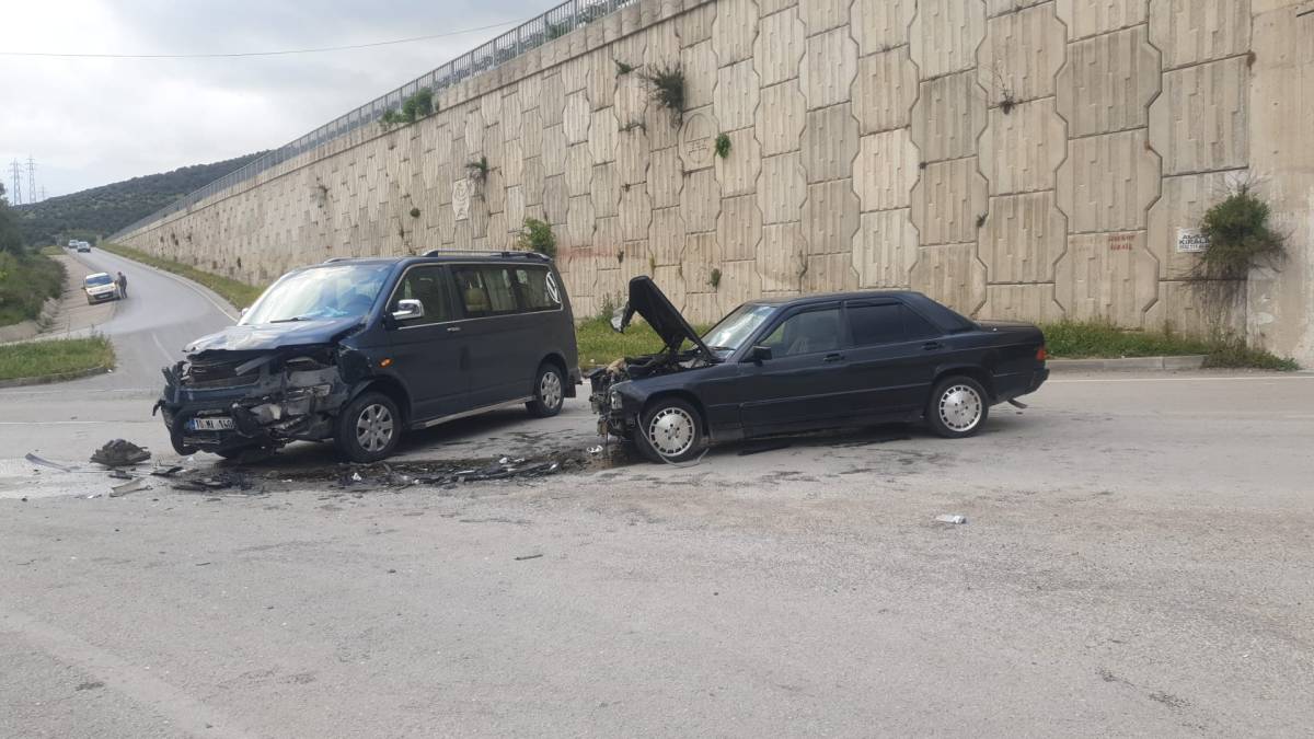 Edremit’te iki araç çarpıştı: 1 yaralı