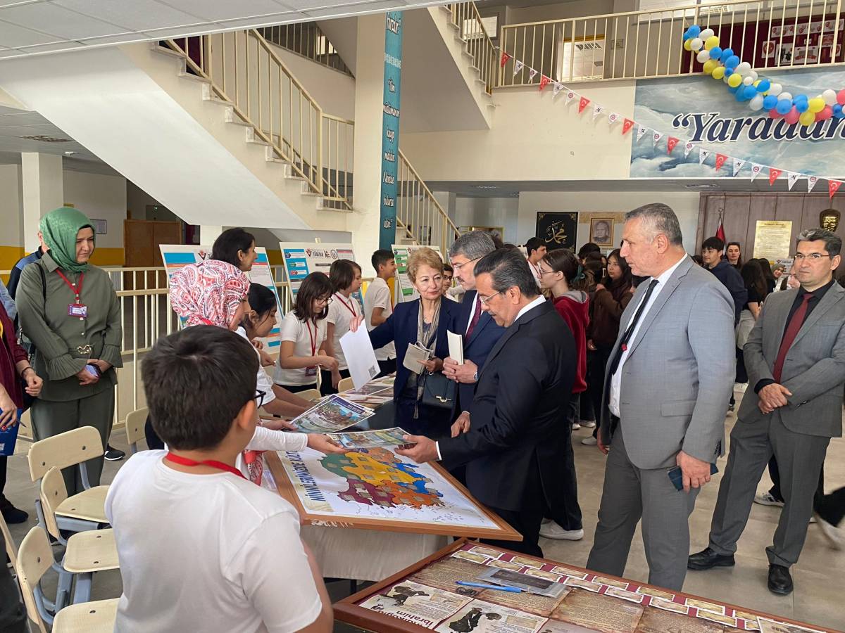 Burhaniye’de Bilim Fuarı yoğun ilgi gördü
