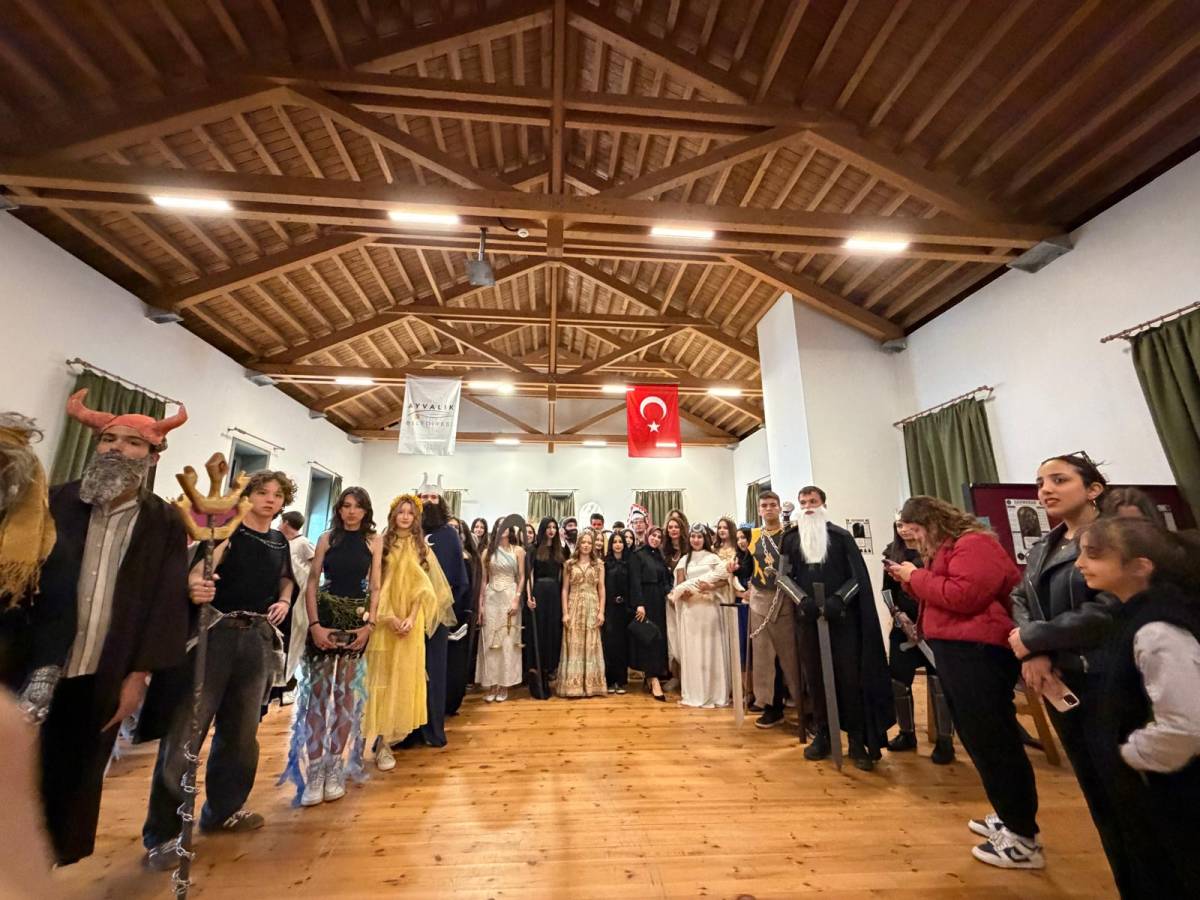 Ayvalık’ta Türk Mitolojisi Sergisine Yoğun İlgi