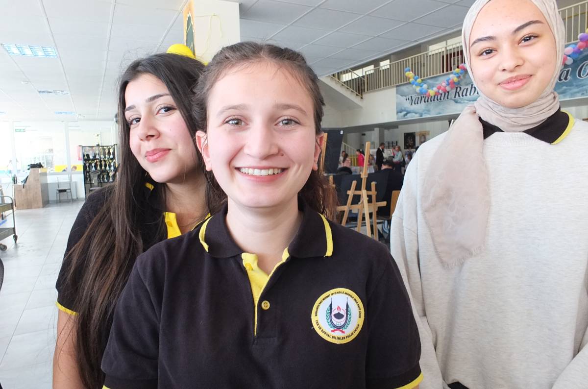 Burhaniye’de öğrencilerin yıl sonu sergisi yoğun ilgi gördü