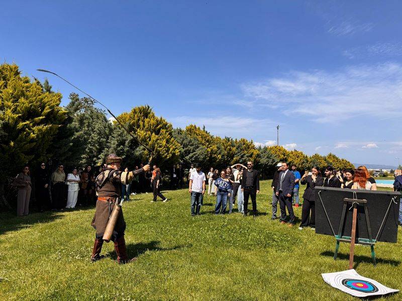 Burhaniye’de Nevruz ve 3 Mayıs Coşkusu