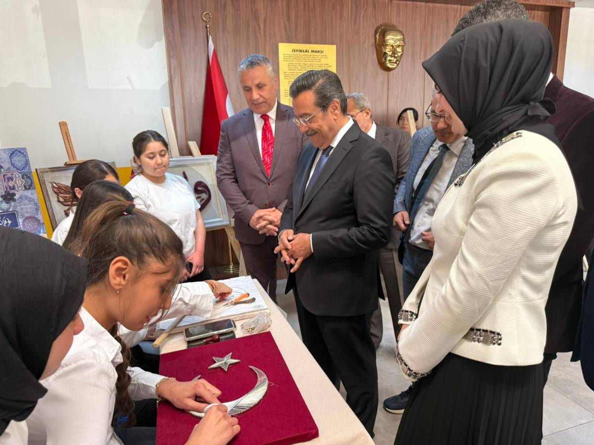Burhaniye’de Ödül Töreni ve Sergi Açılışı gerçekleşti
