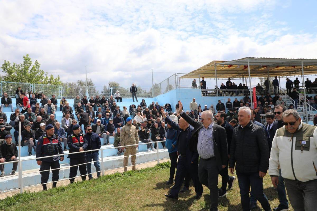 Edremit’te er meydanında büyük heyecan: Başpehlivan Erkan Taş oldu